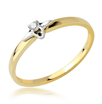 Gold ring with a diamond