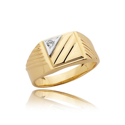 Gold signet ring with zircon